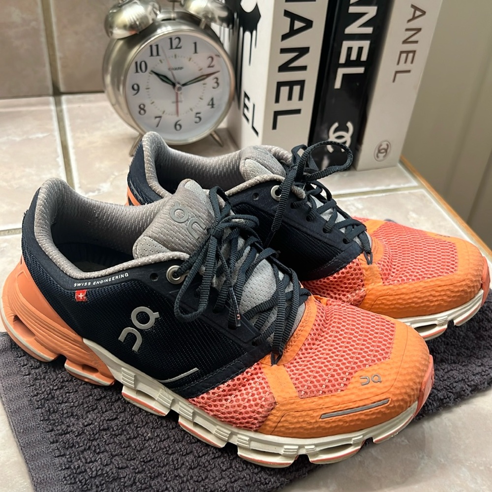 On cloud cloud flyers  women’s shoes size 6